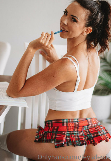 leylalewis buen modelo imágenes