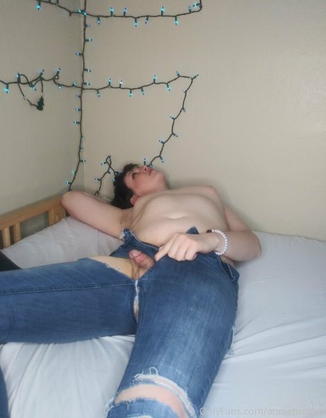 anniebrokely estrella desnuda imágenes