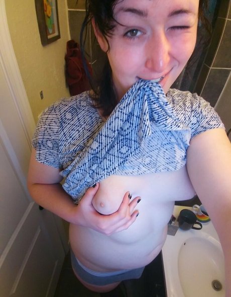 anniebrokely modelo adulto foto