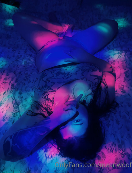 meanwoof hermosa modelo archivo