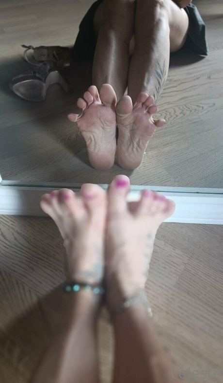 calcetines hasta el muslo onlyfans pornografico gratis imágenes