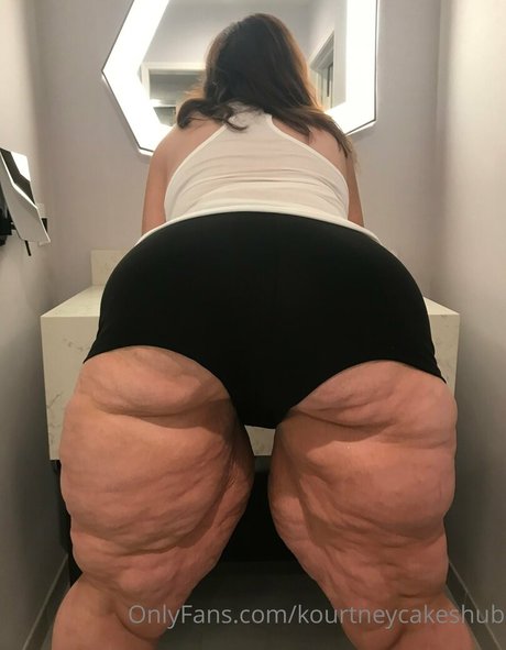 kourtneycakeshub estrella sexy fotos