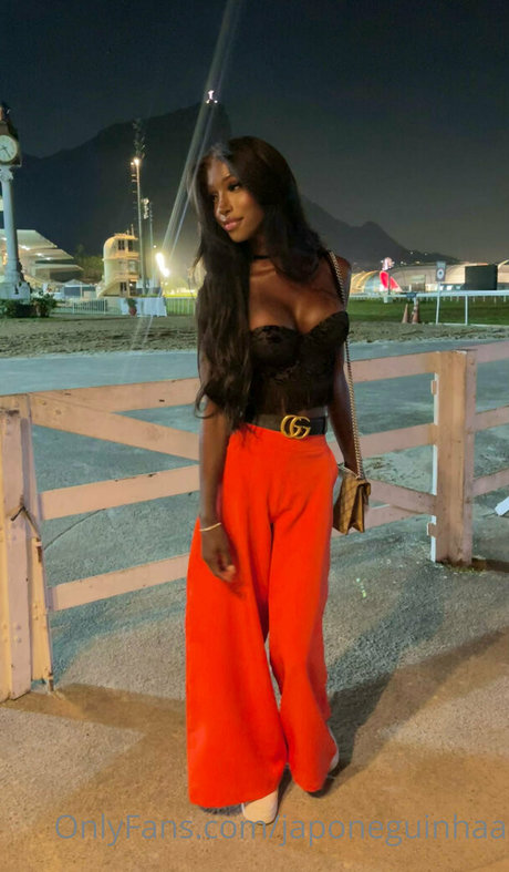 japoneguinhaa estrella caliente fotos