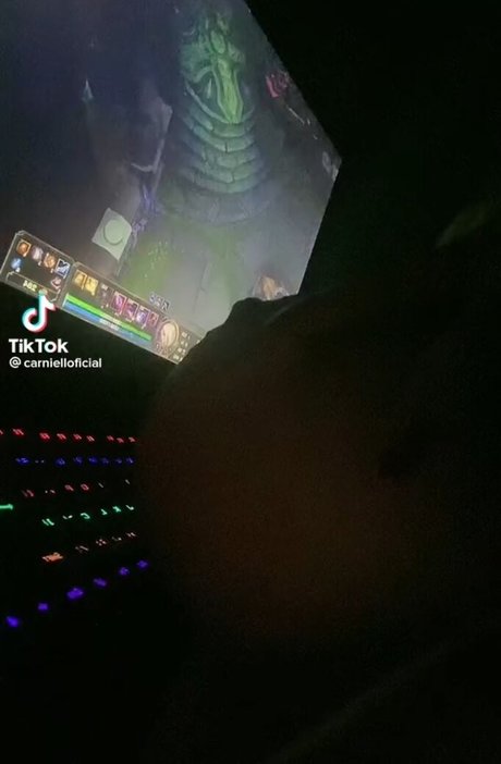 Maria Eduarda Carniello actriz exclusiva galerías