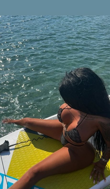 enisesudeofficial sexo modelo galería