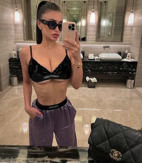 Lucrezia De Lellis estrella porno hermosa galerías