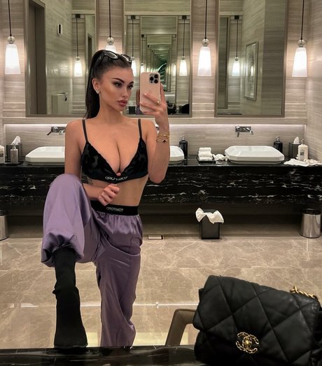 Lucrezia De Lellis estrella porno perfecta galería