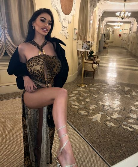 Lucrezia De Lellis buen modelo archivo