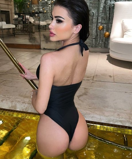 Lucrezia De Lellis estrella exclusiva imágenes