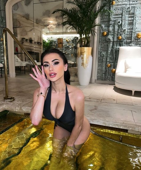 Lucrezia De Lellis sexo modelo fotos