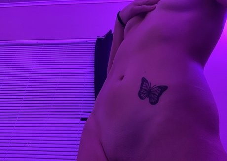 kris10zwrld modelo desnuda imágenes