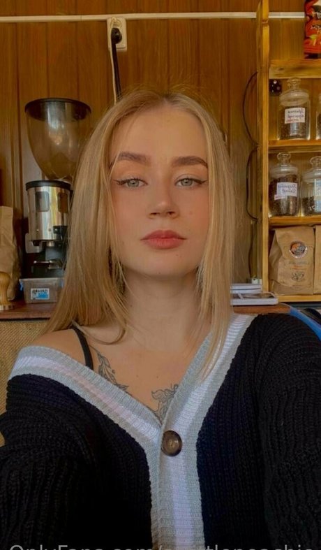 solittlepeachie estrella adulta foto