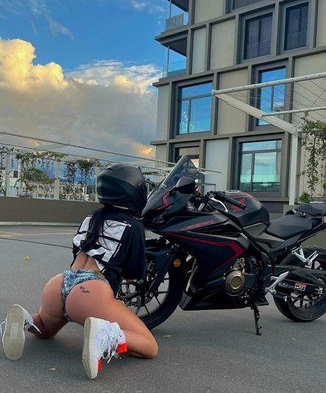 sugarveezyfree bonita estrella porno galería