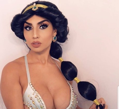 Mynameiszaraaa actriz caliente imagen