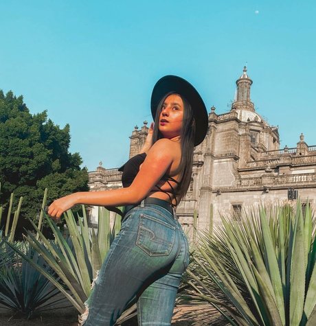 Danahe Vasquez modelo desnudo imágenes