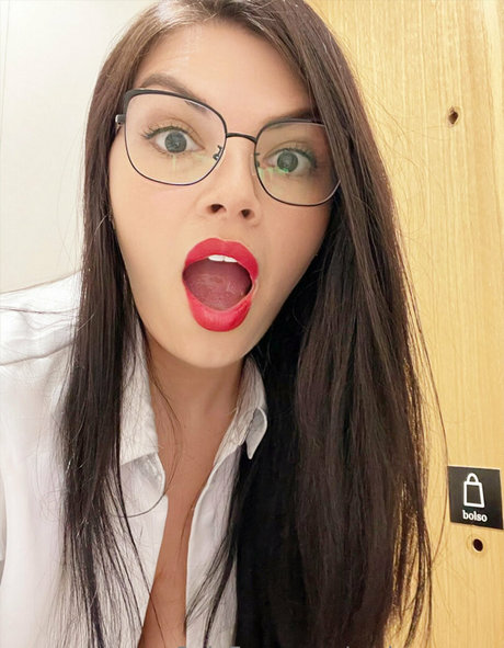 carlaconnorr bonita estrella porno galería