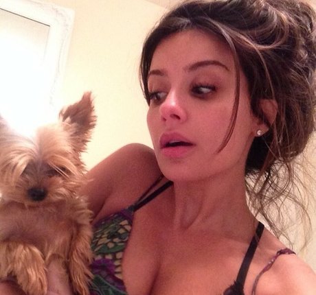 Mikaela Hoover actriz libre imágenes