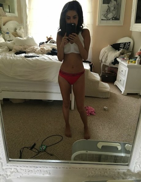 Mikaela Hoover arte modelo galería