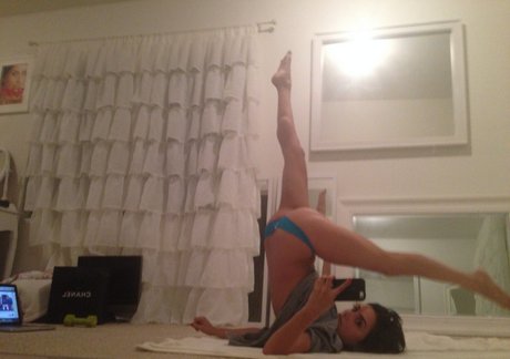 Mikaela Hoover modelo sexy galerías