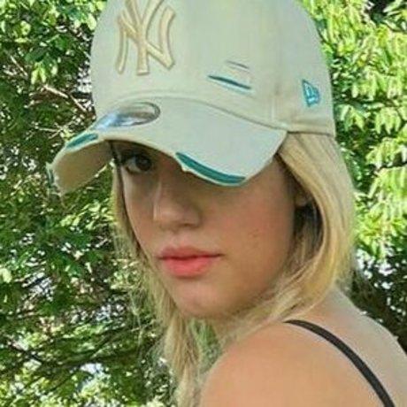 Julia Beatriz_ estrella porno en alta definición galería