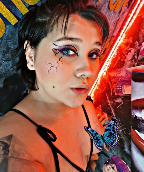 laura takint actriz caliente galería