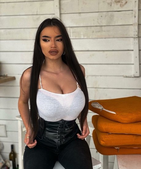 Kristina Djedovic hermosa actriz imágenes