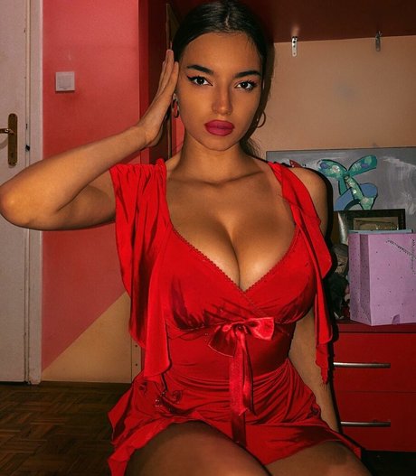 Kristina Djedovic estrella libre fotos