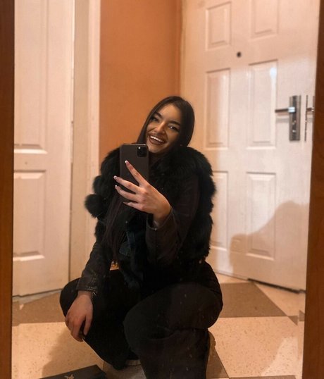 Kristina Djedovic modelo agradable archivo