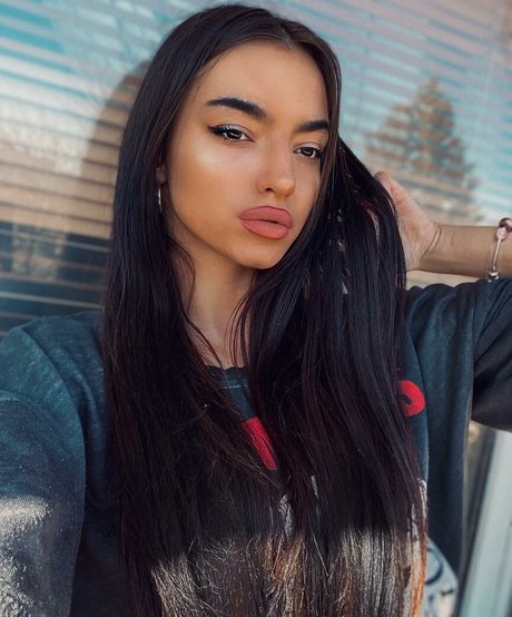 Kristina Djedovic estrella porno atractiva fotos