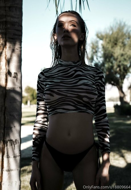 courtneymeyers18 actriz desnuda imágenes