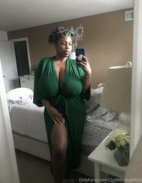 clubmaseratixxx modelo desnuda archivo