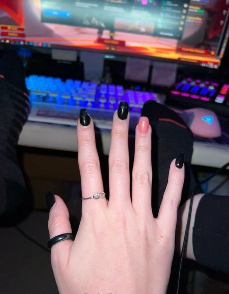 carmennem estrella desnuda galerías