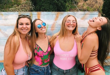 Julia G bonita modelo galería