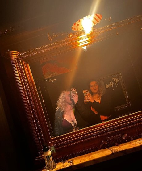 Emily J linda estrella galería