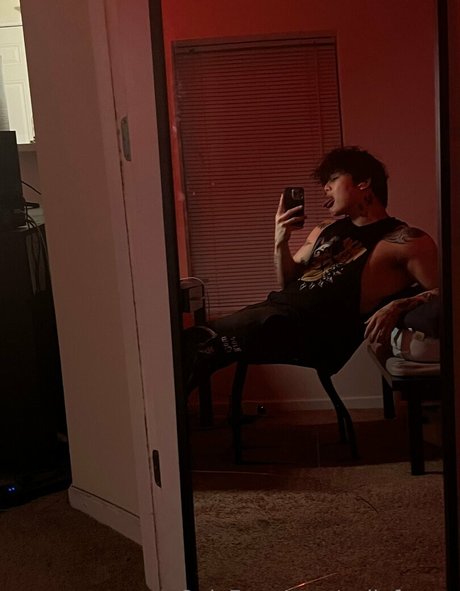 yellofeverr estrella erótica imágenes