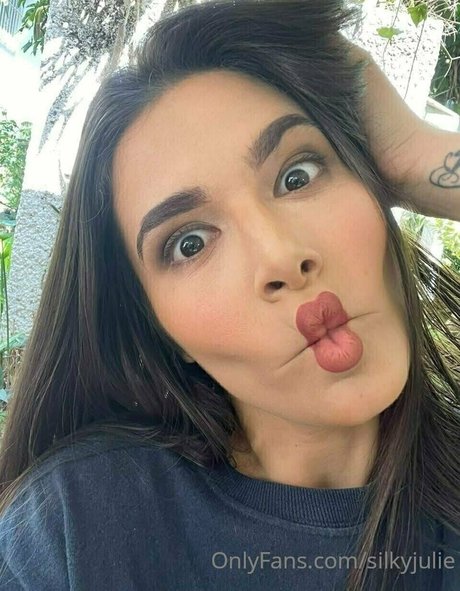 silkyjulie actriz libre imágenes