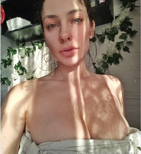 leche de fresa onlyfans arriba galería