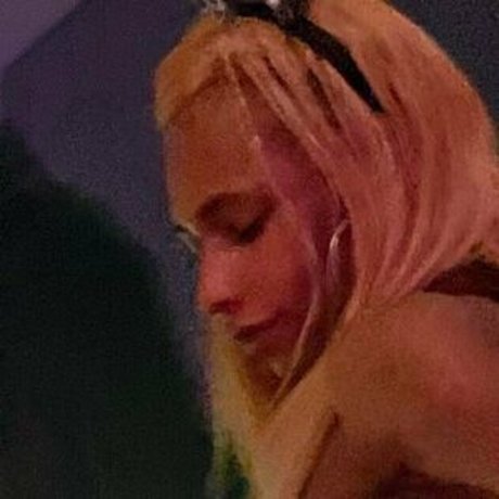 cigarettesandstarbucks estrella desnuda galería