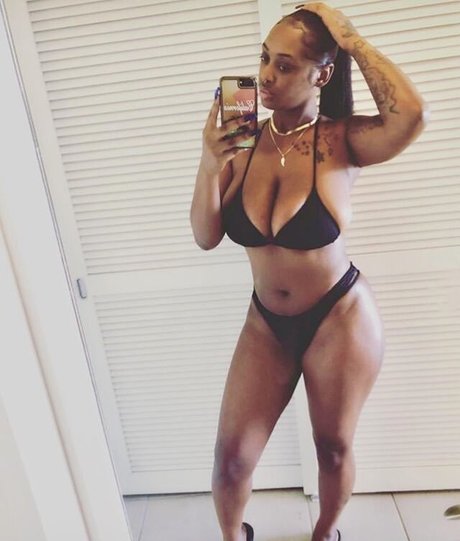 NonnieBaby modelo desnudos galería