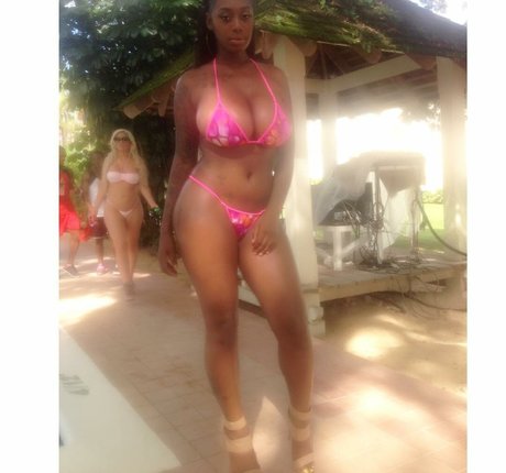 NonnieBaby desnudos de estrellas porno imágenes