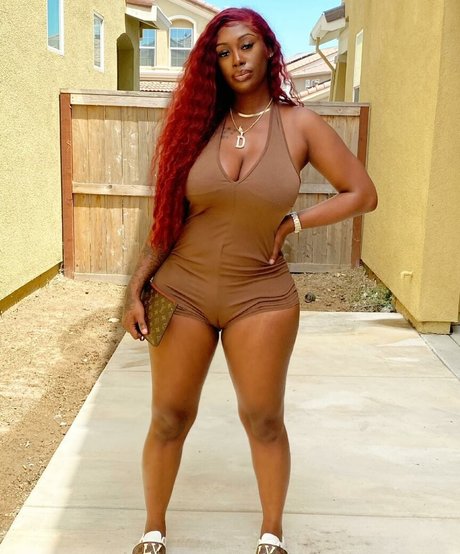 NonnieBaby bonita modelo foto