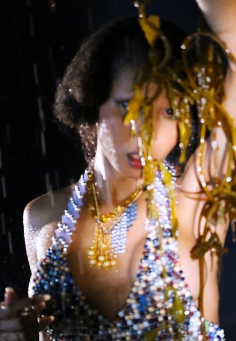 adjust rain actriz exclusiva fotos