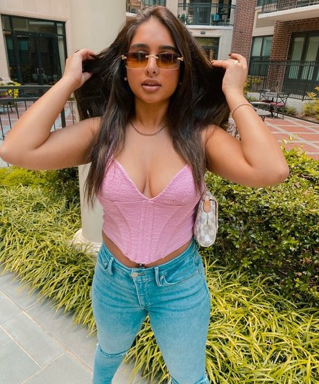 therealmeghnaa modelo archivo