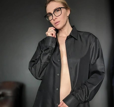 Mallory Moore modelo hermosa galería