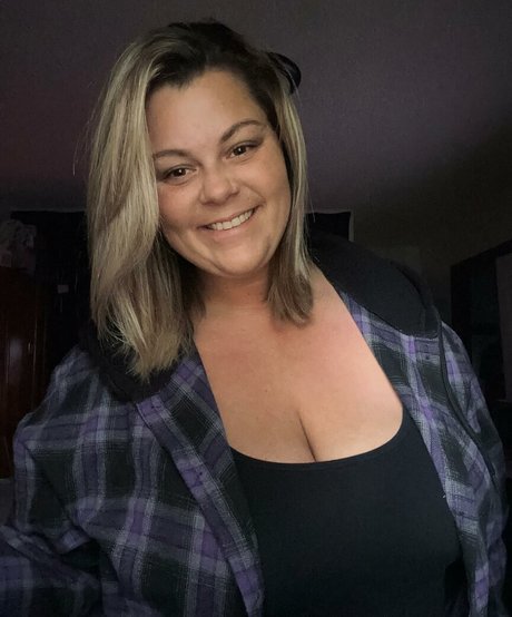 plussize andfine actriz desnuda galerías