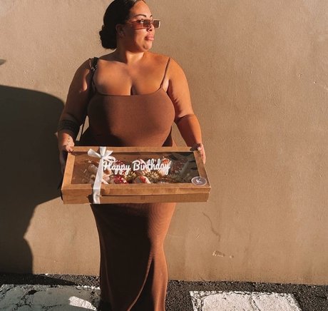 Antonia Waerea Adams modelo hd imágenes