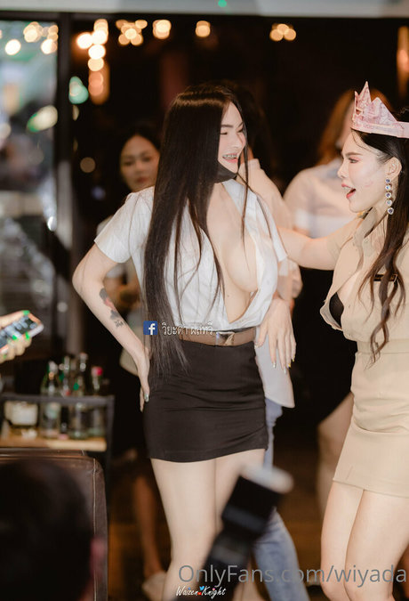 rubia garganta profunda onlyfans bastante hd imagen