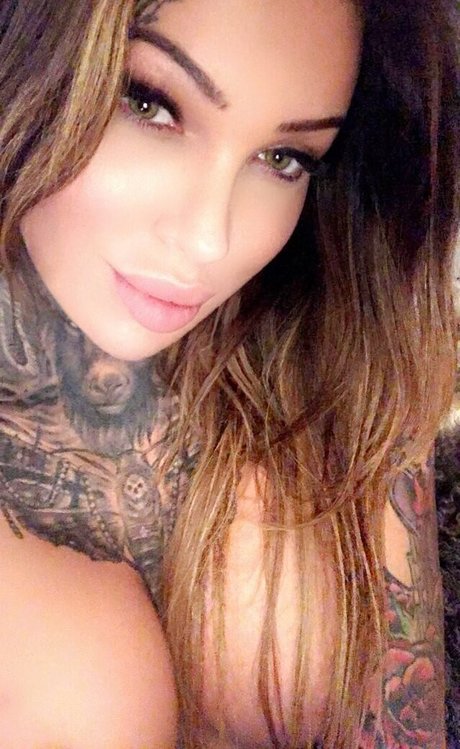 Emy Lee modelo pornografico imágenes