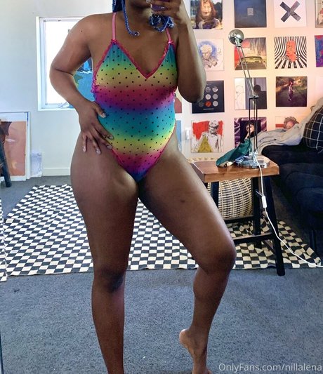 nillalena estrella atractiva imágenes