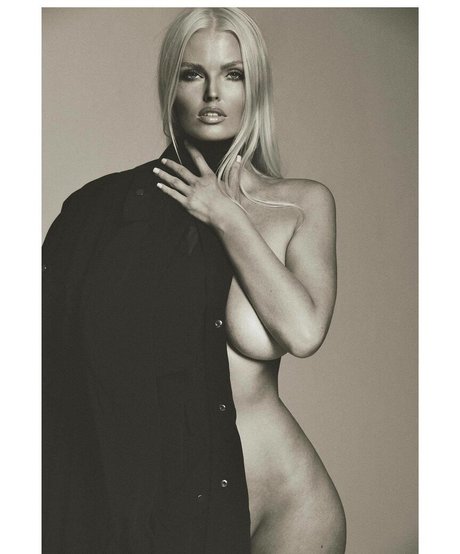 Zienna Sonne Williams modelo bonita foto